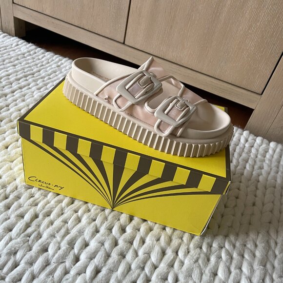 NWT Sam Edelman Slip-On Beige Sandals - Picture 4 of 5